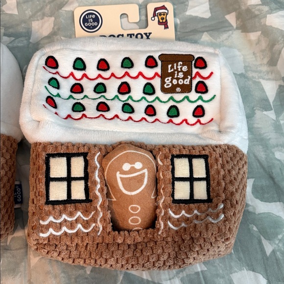 *NWT* Life is Good Hide and Seek Crinkle and Squeak Gingerbread House Dog Toy - Picture 2 of 3